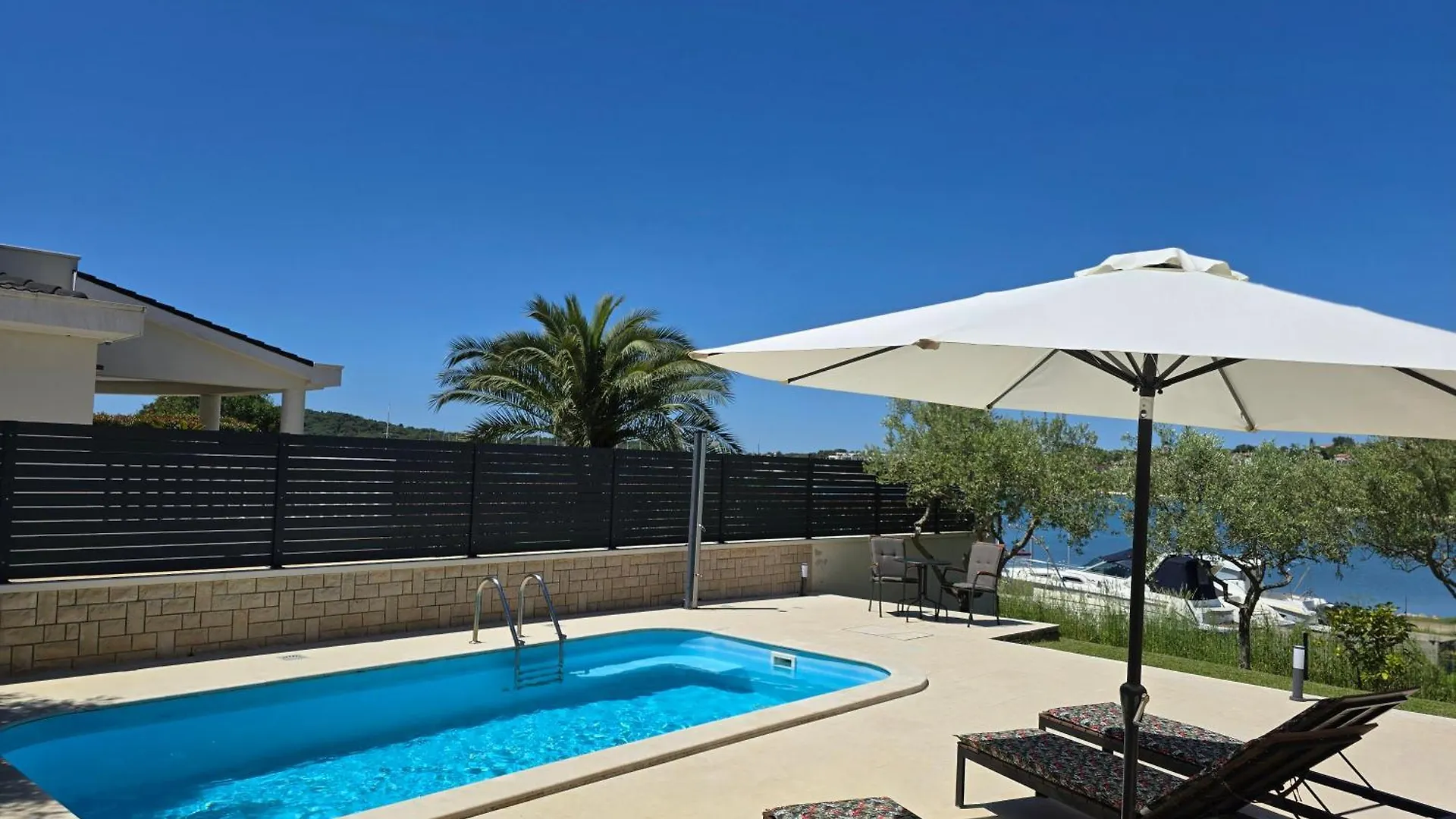 Olive Garden, Apartment With A Private Pool Banjole